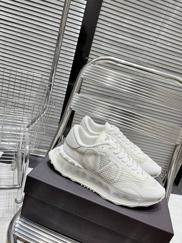 valentino Size: 39 44 38.45 Customized Valentino Sports Shoes Series Valentin