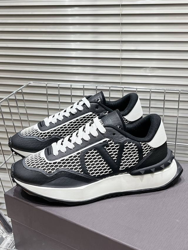valentino Size: 39 44 38.45 Customized Valentino Sports Shoes Series Valentin