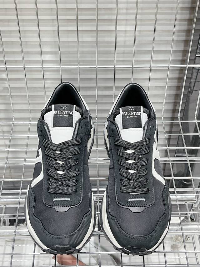 valentino Size: 39 44 38.45 Customized Valentino Sports Shoes Series Valentin