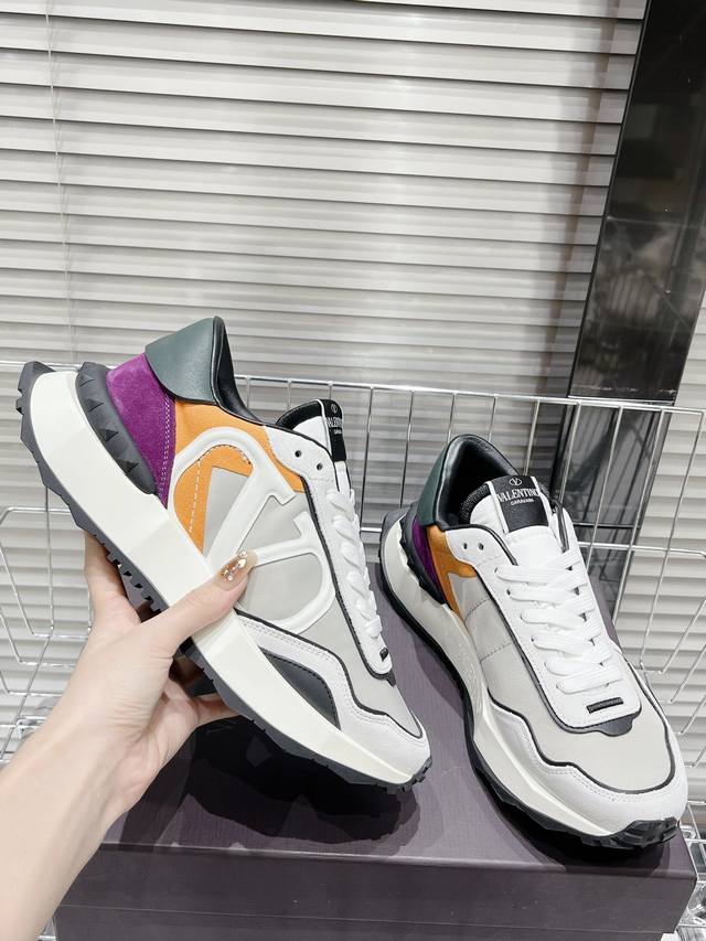 valentino Size: 39 44 38.45 Customized Valentino Sports Shoes Series Valentin