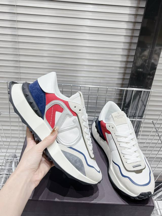 valentino Size: 39 44 38.45 Customized Valentino Sports Shoes Series Valentin