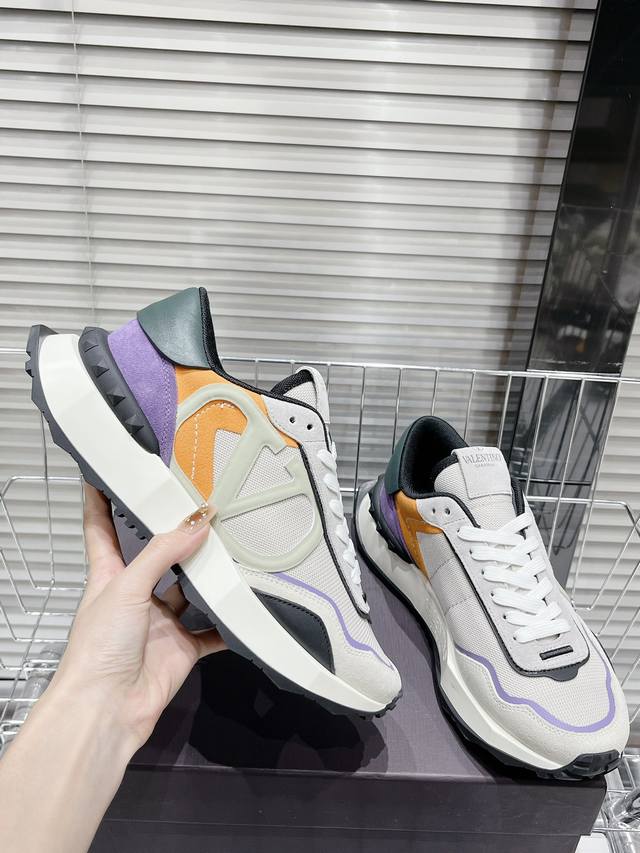 valentino Size: 39 44 38.45 Customized Valentino Sports Shoes Series Valentin