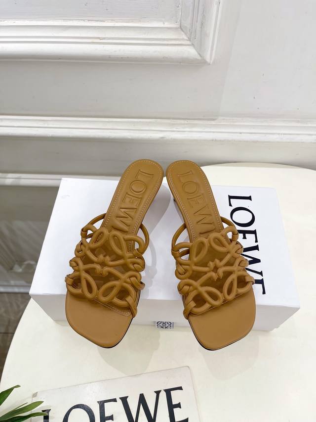 loewe 2025 Spring And Summer New Product Petal Anagram Hollow Kitten Heel Sli