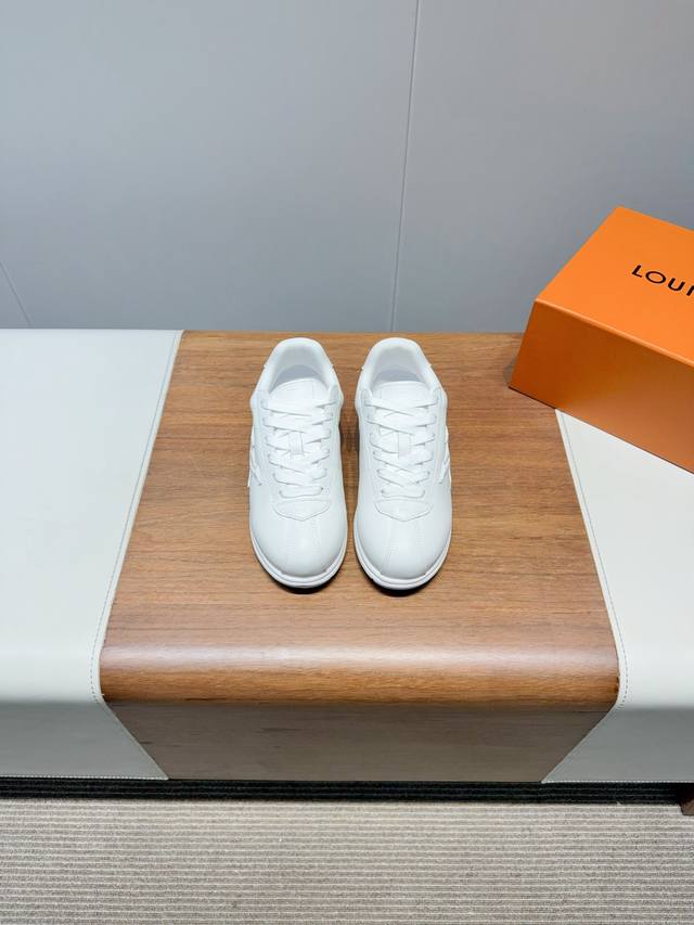 lv25 New Couple Sneakers Will Make You Fashionable When You Wear Them This Fo