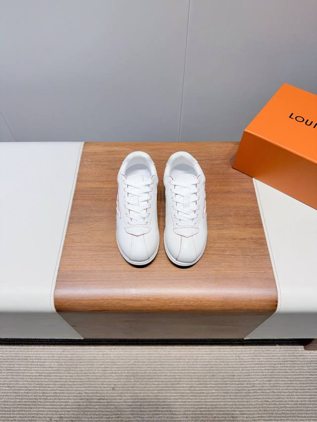 lv25 New Couple Sneakers Will Make You Fashionable When You Wear Them This Fo