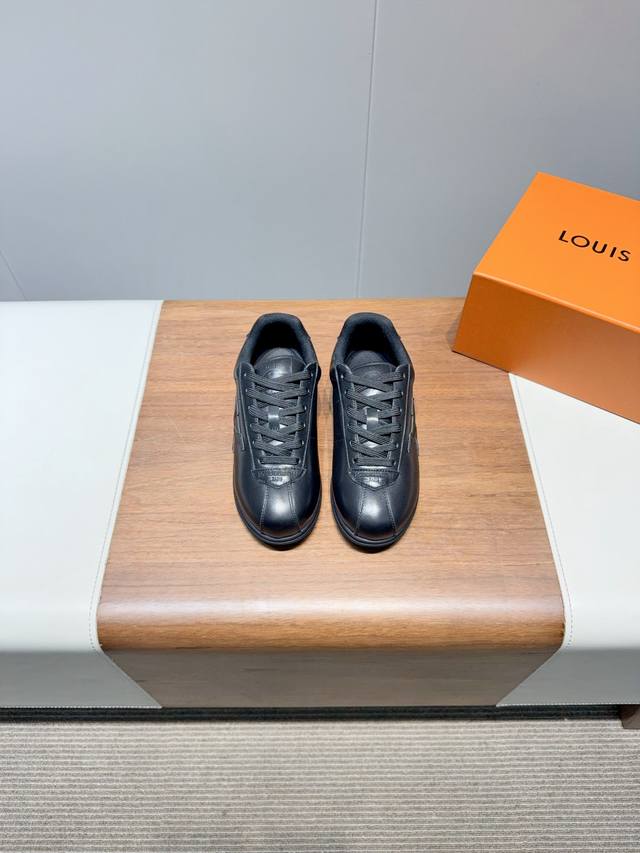 lv25 New Couple Sneakers Will Make You Fashionable When You Wear Them This Fo