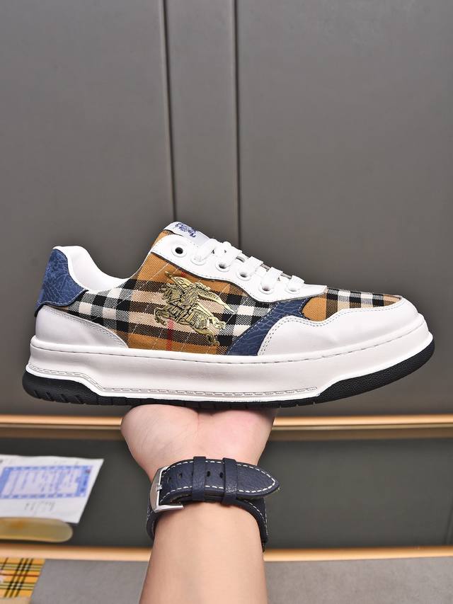 Burberry's Latest Casual This Year Uses Pure Original Cowhide Burberry's Special