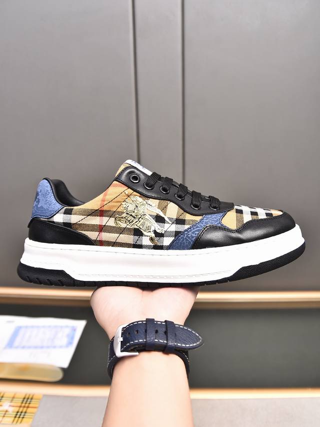 Burberry's Latest Casual This Year Uses Pure Original Cowhide Burberry's Special