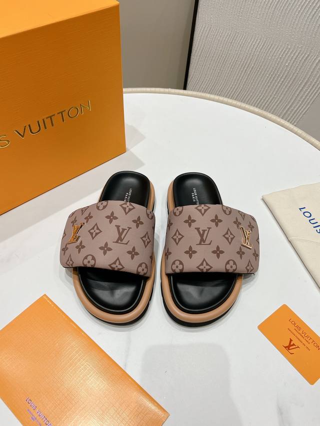 lv Couple's Model The Latest Model Of The Counter Is The Old Flower With Logo