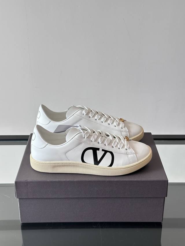 Factory Price P Real Price Valentino 2025 Valentino New Simple White Shoes Can B