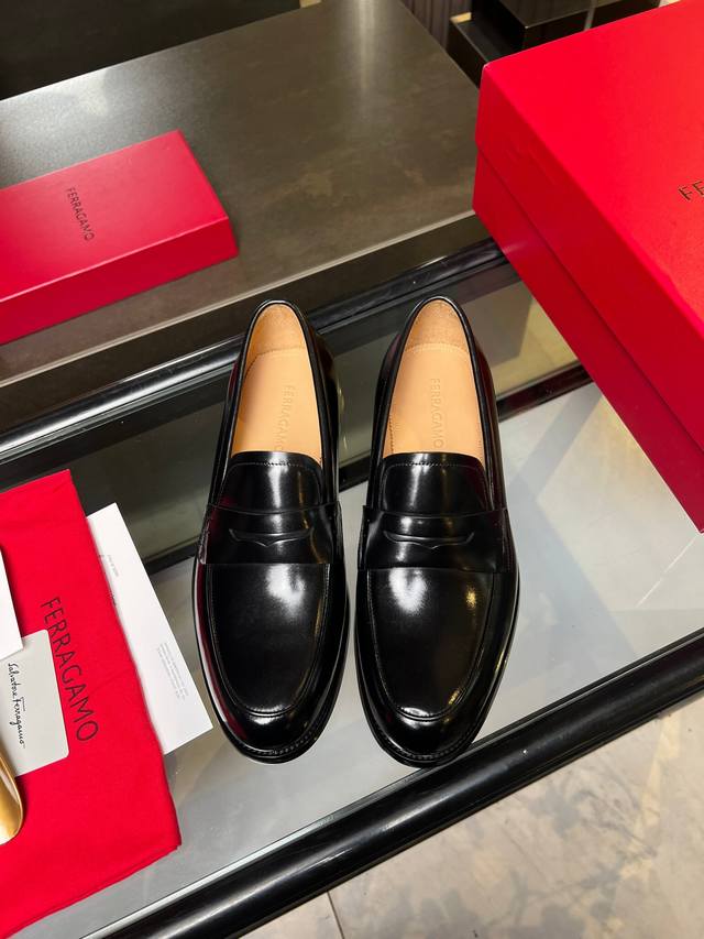 Ferragamo Men's Luxury Leather Shoes. This Men's Loafer Has An Elegant Shape And