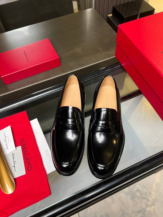 Ferragamo Men's Luxury Leather Shoes. This Men's Loafer Has An Elegant Shape And