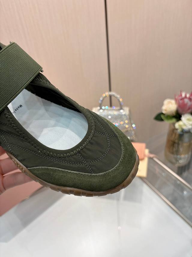 Real Price, No Discounts. Miumiu 2025 Early Spring New Products. Technology Fabr