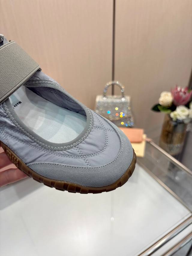 Real Price, No Discounts. Miumiu 2025 Early Spring New Products. Technology Fabr
