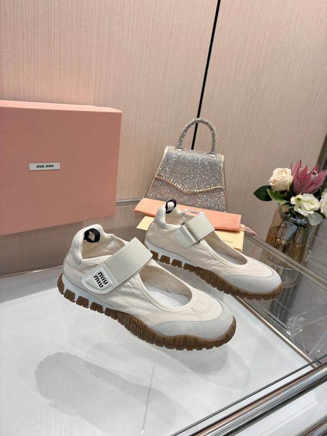 Real Price, No Discounts. Miumiu 2025 Early Spring New Products. Technology Fabr