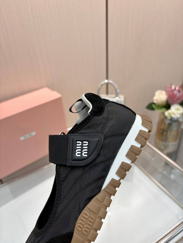 Real Price, No Discounts. Miumiu 2025 Early Spring New Products. Technology Fabr