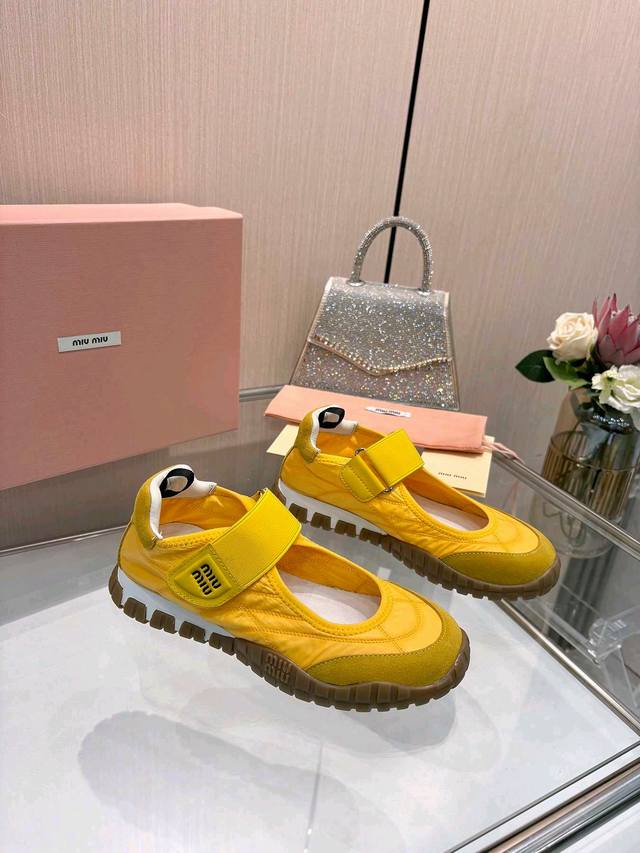 Real Price, No Discounts. Miumiu 2025 Early Spring New Products. Technology Fabr