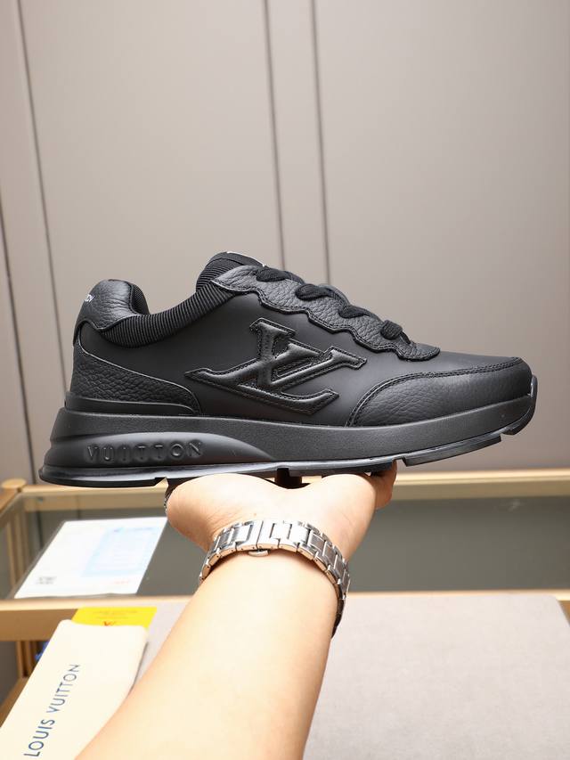 louis L's Thick-Soled Casual Sneakers . Smooth Cowhide Leather Is Used To Cre
