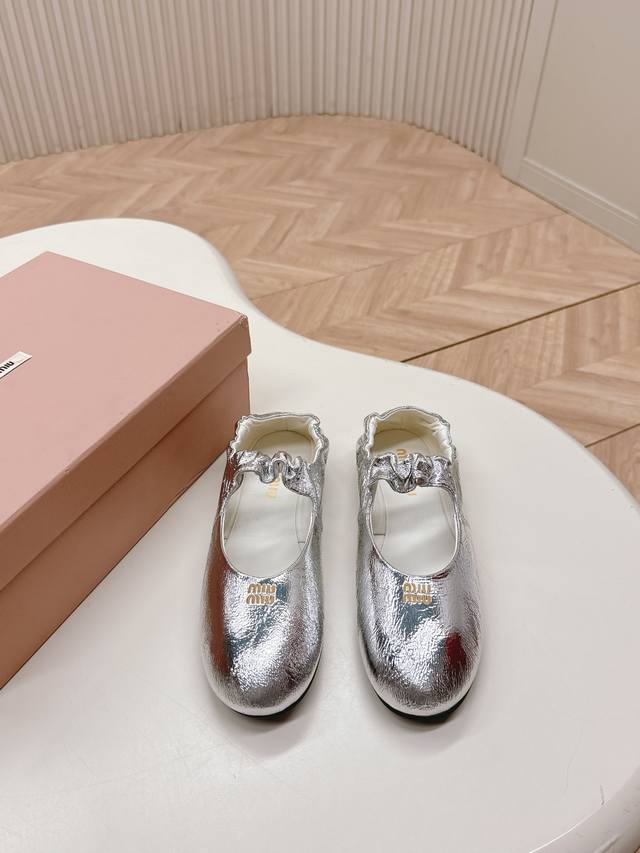Miumiu's New Elastic Ballet Flats Mary Jane Single Shoes . The Show Craftsmanshi