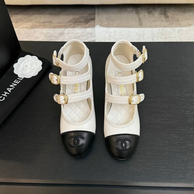 25S New Chanel Jewelry Double C Buckle T-Strap Mary Jane Shoes The Design Of