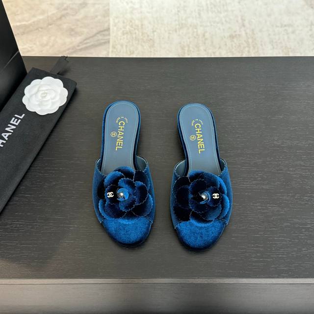 chanel 25B New Camellia Series Slippers It's Hard Not To Love The Beautiful C