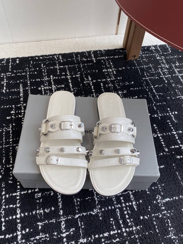Purchasing Level Balenciaga 25Ss New Metal Rivet Sandals Series This Pair Of Cag
