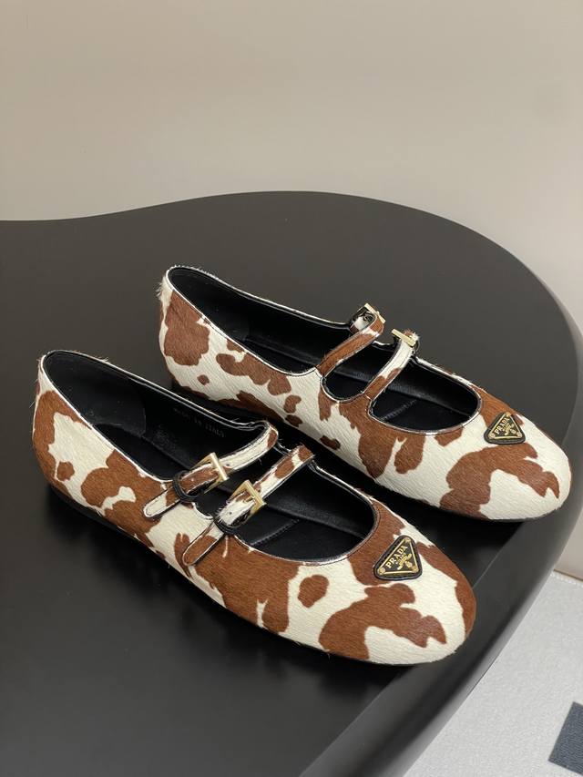 With Airplane Box 25Ss Early Spring New Prada Cow Hair Flat Shoes Mary Jane Ball