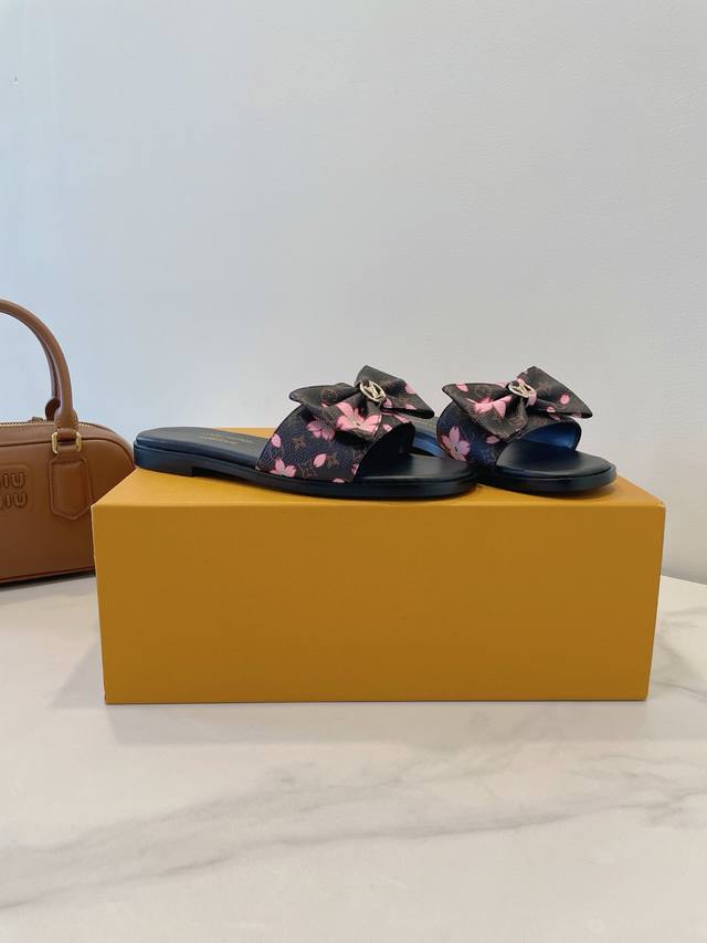 lv 25S New Style, New Pattern, Trendy Elements, Colorful Monogram, Embossed P