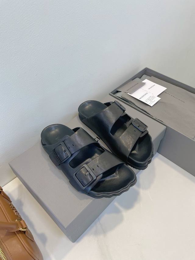 balenciaga Sunday Mule Couple's Five-Toe Series Exaggerated Dark Design Style