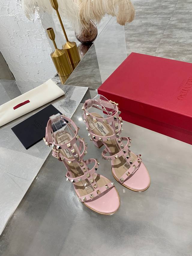 Factory Valentino Classic Sandals With Rivets Fashion Thick Heel 9.5Cm Upper Mix