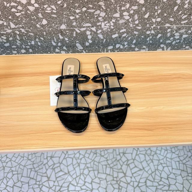 valen**Tino's Popular Thick-Heeled Sandals Instantly Beat All Versions On The