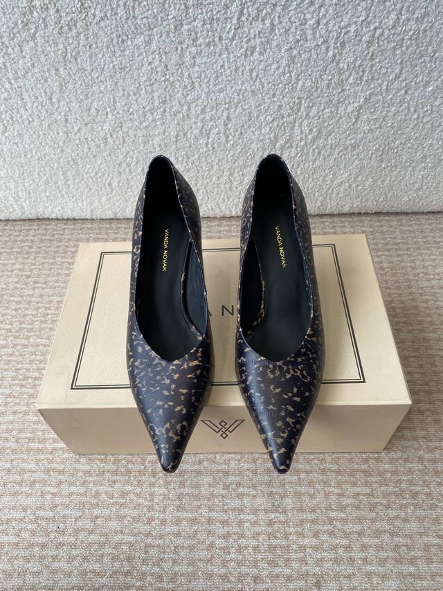 vanda Novak Is An Italian Brand. Pointed Shoes Are Exclusive To The Whole Net