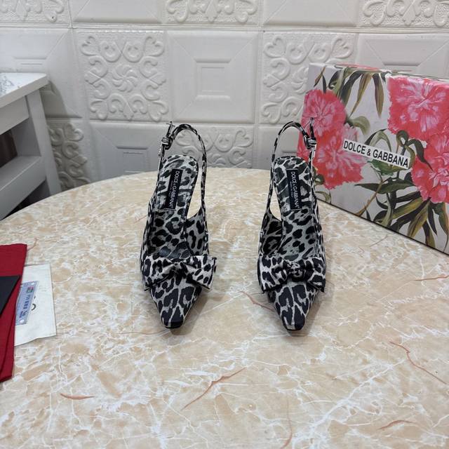 Price: Dg. Top Version. High Quality New 1:1 Mold Bow-Decorated High Heels Upper