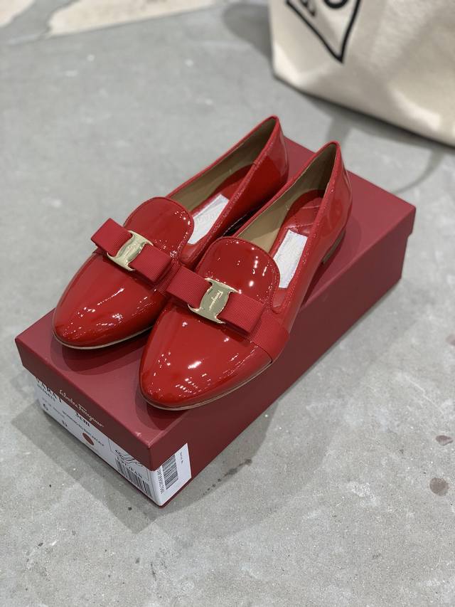 Price: Spot Sf Ferraga*O Classic Round-Toe Bow-Knot Flat Loafers Made Of Importe