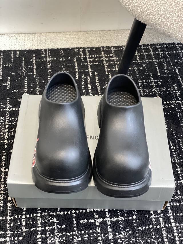 Rush Price: Purchasing-Level Balenciaga 25Ss New Spring And Summer Top Version O