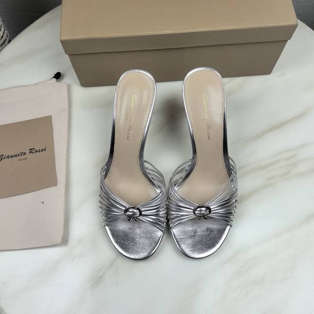 Factory Batch Gianvito Rossi This Is A Timeless One-Strap Sandal Open-Toe Sandal