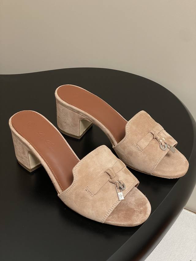 loro Piana Lp Classic Flat Slippers With Hardware Pendant High-Heeled Sandals