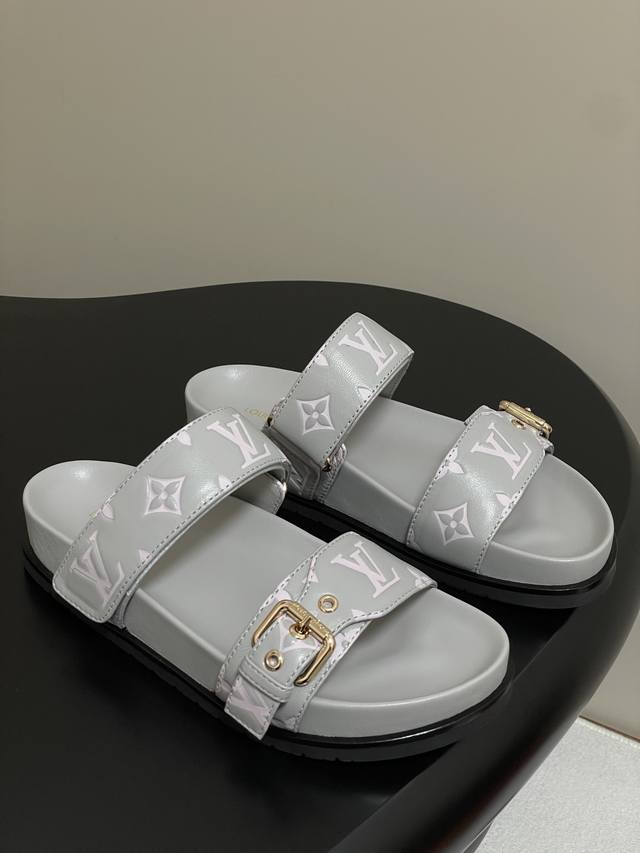 Top Quality Louis Vuitteon Lv Embossed Flat Slippers 25 Latest Color Cowhide Lea