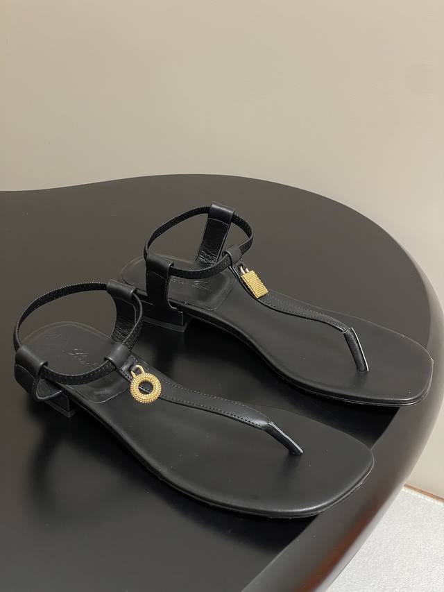loro Piana Lp 25S New Spring And Summer Hardware Pendant Flip-Flops Minimalis
