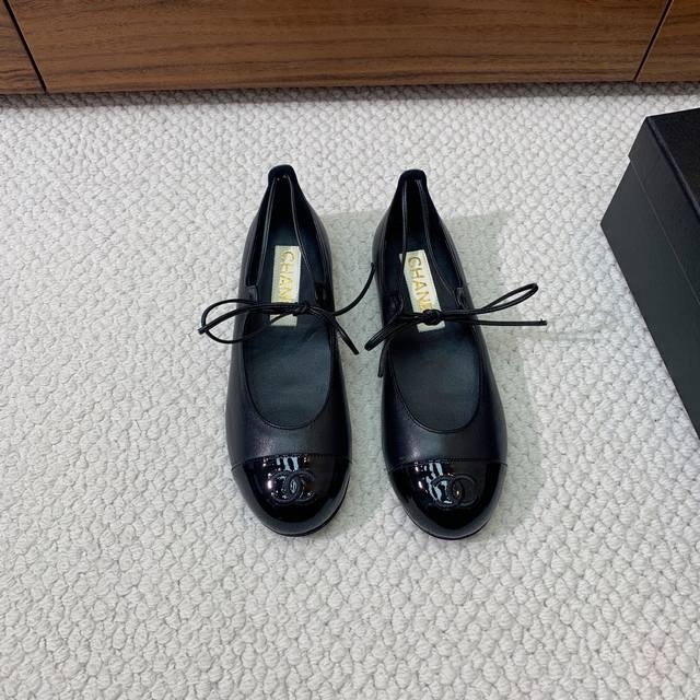 chan*L Flat Shoes Are Worn By Many Internet Celebrities And Bloggers. They Ar