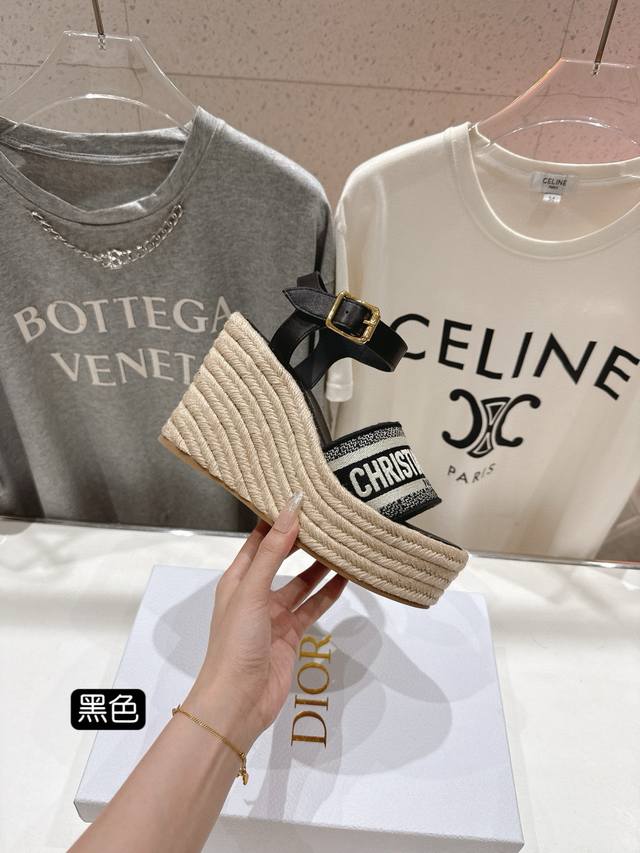 The Latest Wedge Sandals Are Original And Of Top Quality. Fashion Bloggers Are A