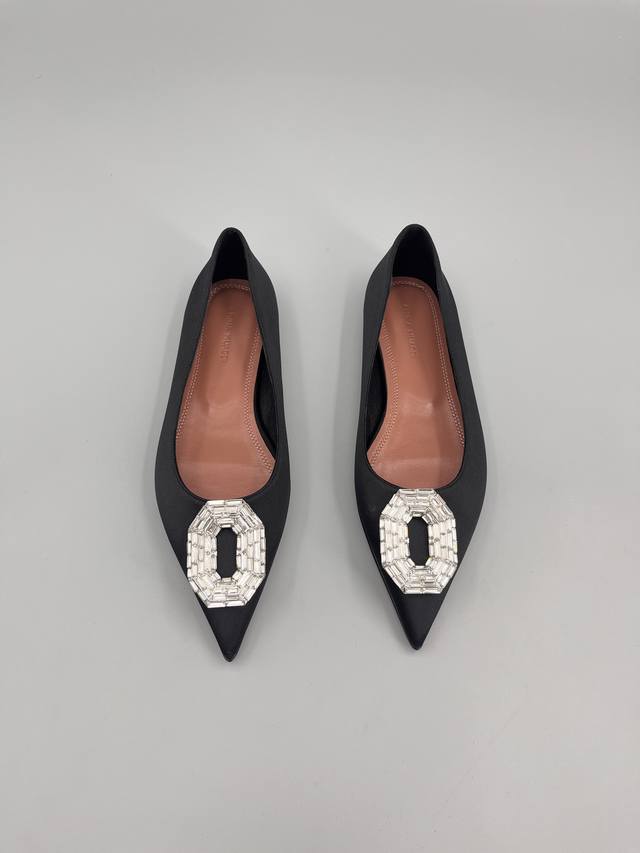 25Fw Fashionable Catwalk Flat Shoes Patent Leather And Silk Fabric Are Delica