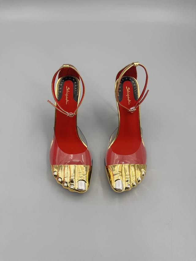 A Kind Of Beauty That Does Not Belong To This World Schiaparelli Golden Elf Gold