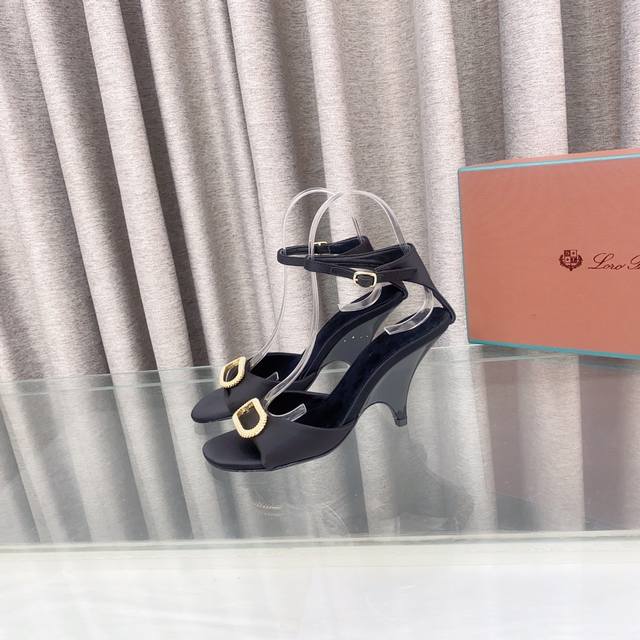 loropiana Classic Timeless Sandals Are Not Ordinary Goods On The Market. The