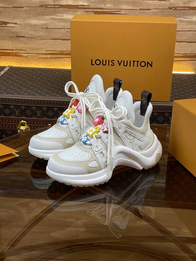 Factory Price P Top Version 2025 New Lv Fancy Button Archlight Donkey Brand Hard