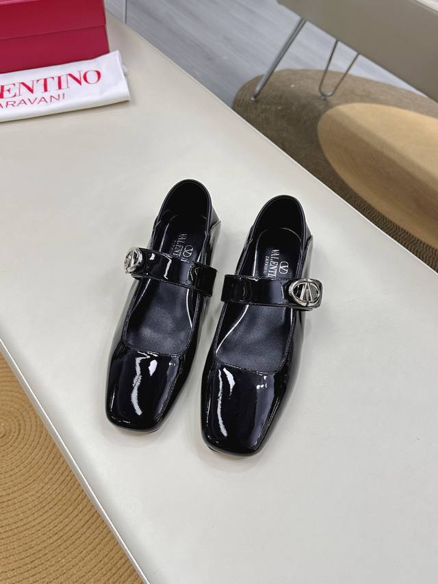 valentino Garavabi New V-Buckle Ballet Flats Factory Price Pp Crystal Hot Dia