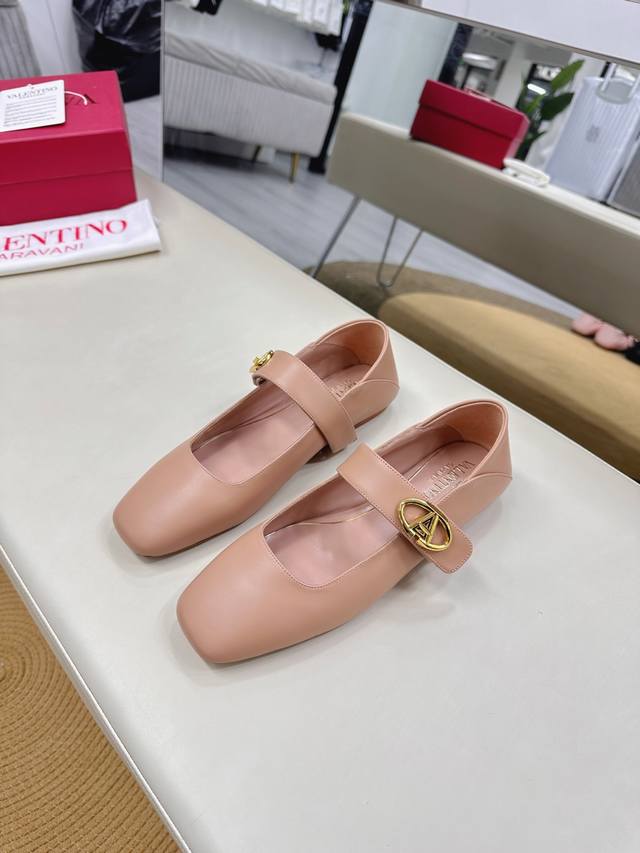 valentino Garavabi New V-Buckle Strap Ballet Flat Shoes Factory Price Pp Crys