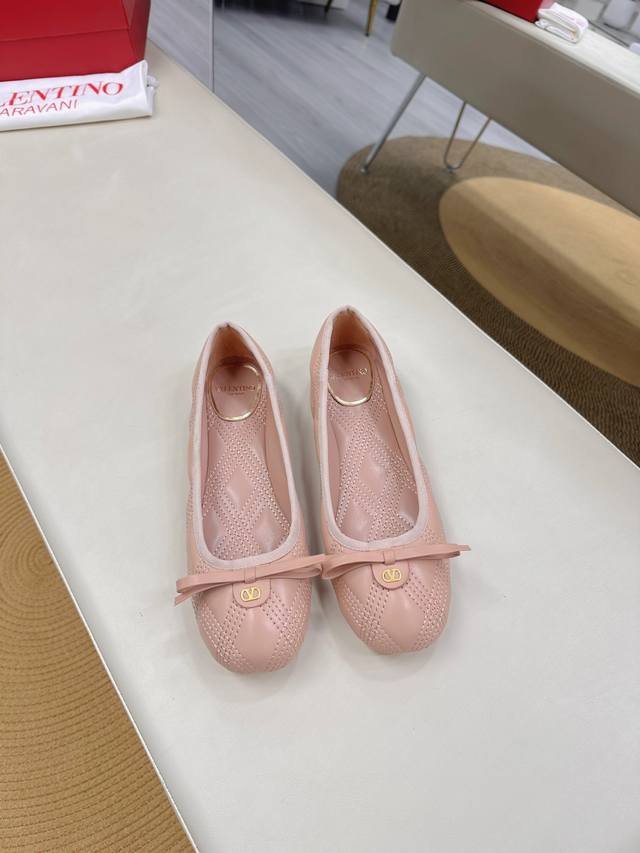 Top Version - Leather Sole Valentino Garavani Vlogo Cut-Out 25 Early Spring Diam