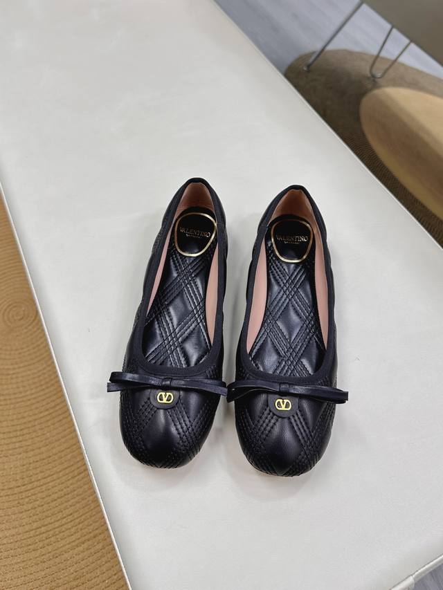 Top Version - Leather Sole Valentino Garavani Vlogo Cut-Out 25 Early Spring Diam