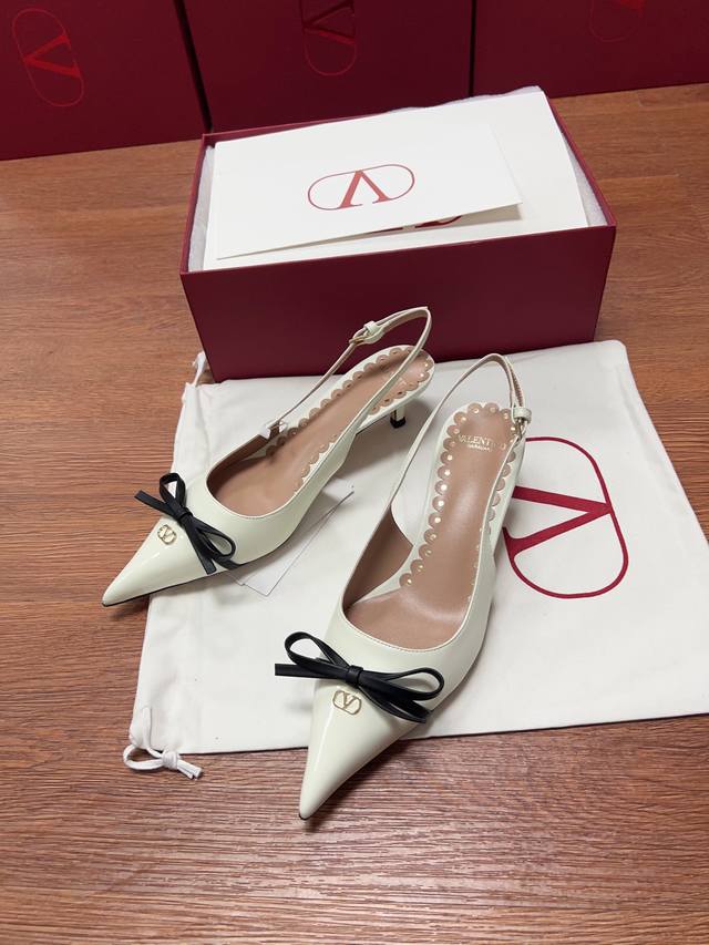 valen~Tino's Latest Model Is Beautiful And Versatile. The Heel Strap And Smal